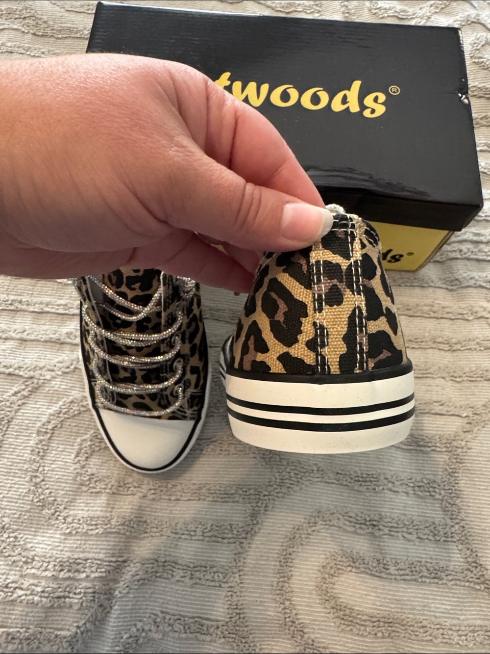 Out woods Leopard Print Low-Top Canvas Sneakers - with rhinestone laces - Picture 9 of 16